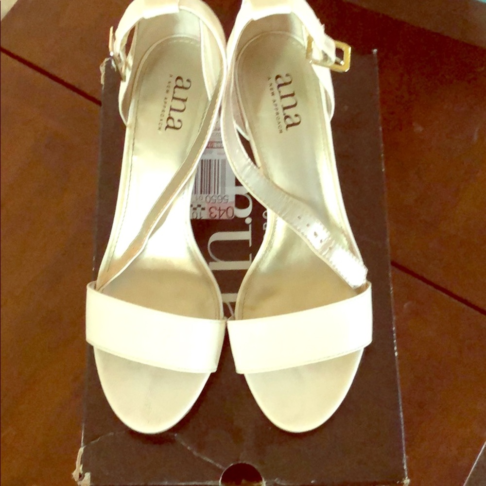 a.n.a. Zita Heels